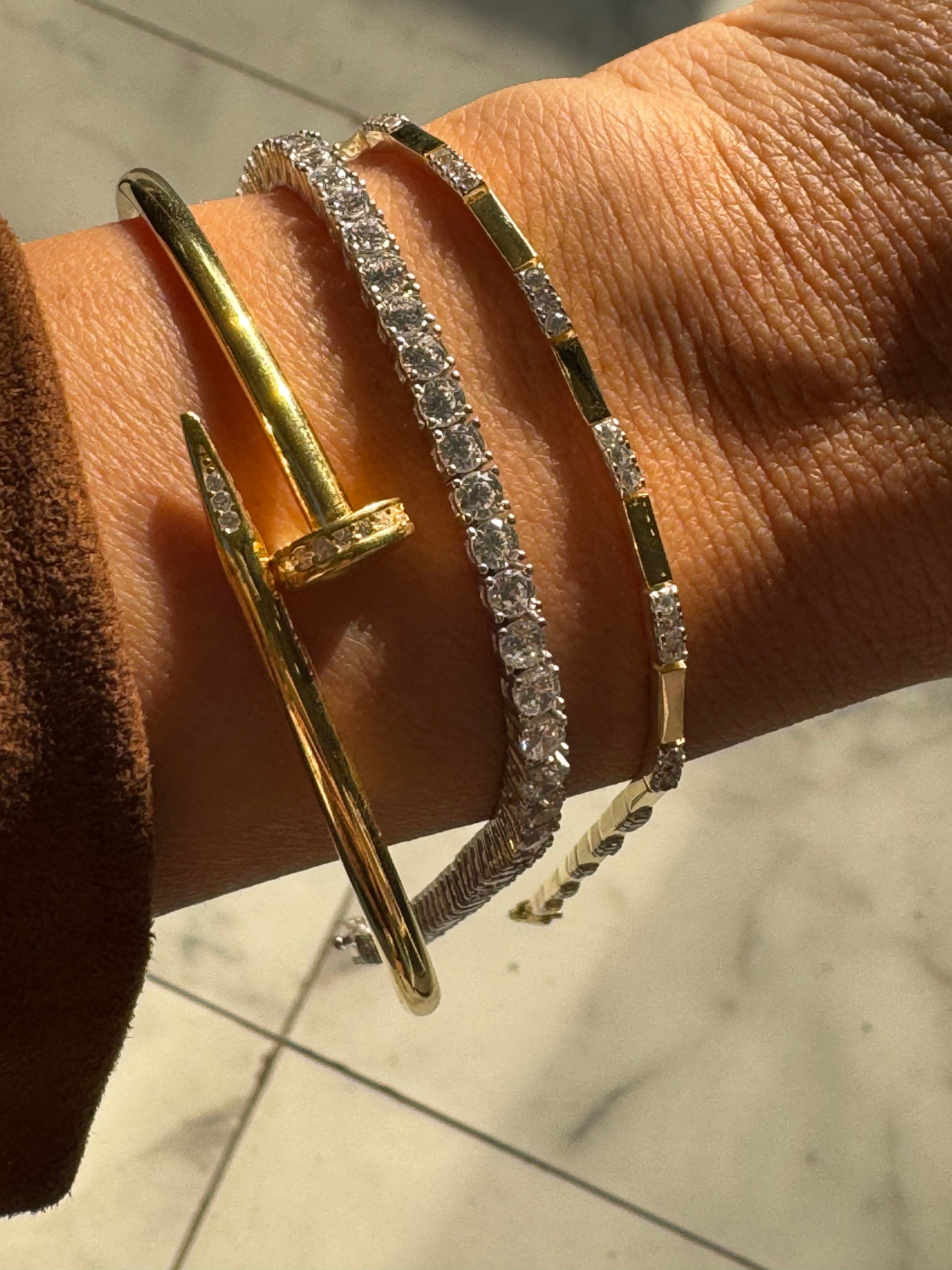 İnce taşlı zarif 925 Ayar gümüş  bileklik