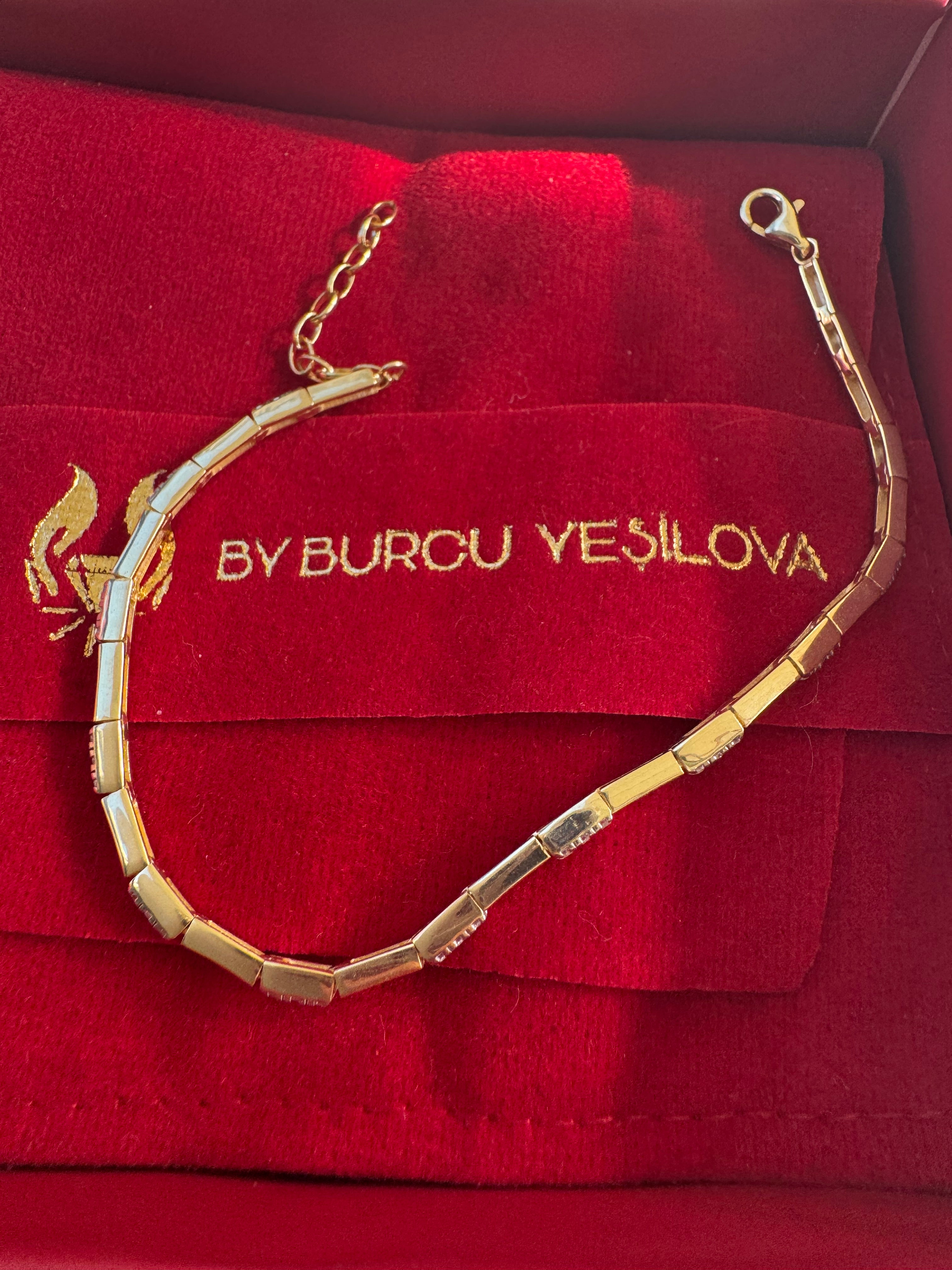 İnce taşlı zarif 925 Ayar gümüş  bileklik