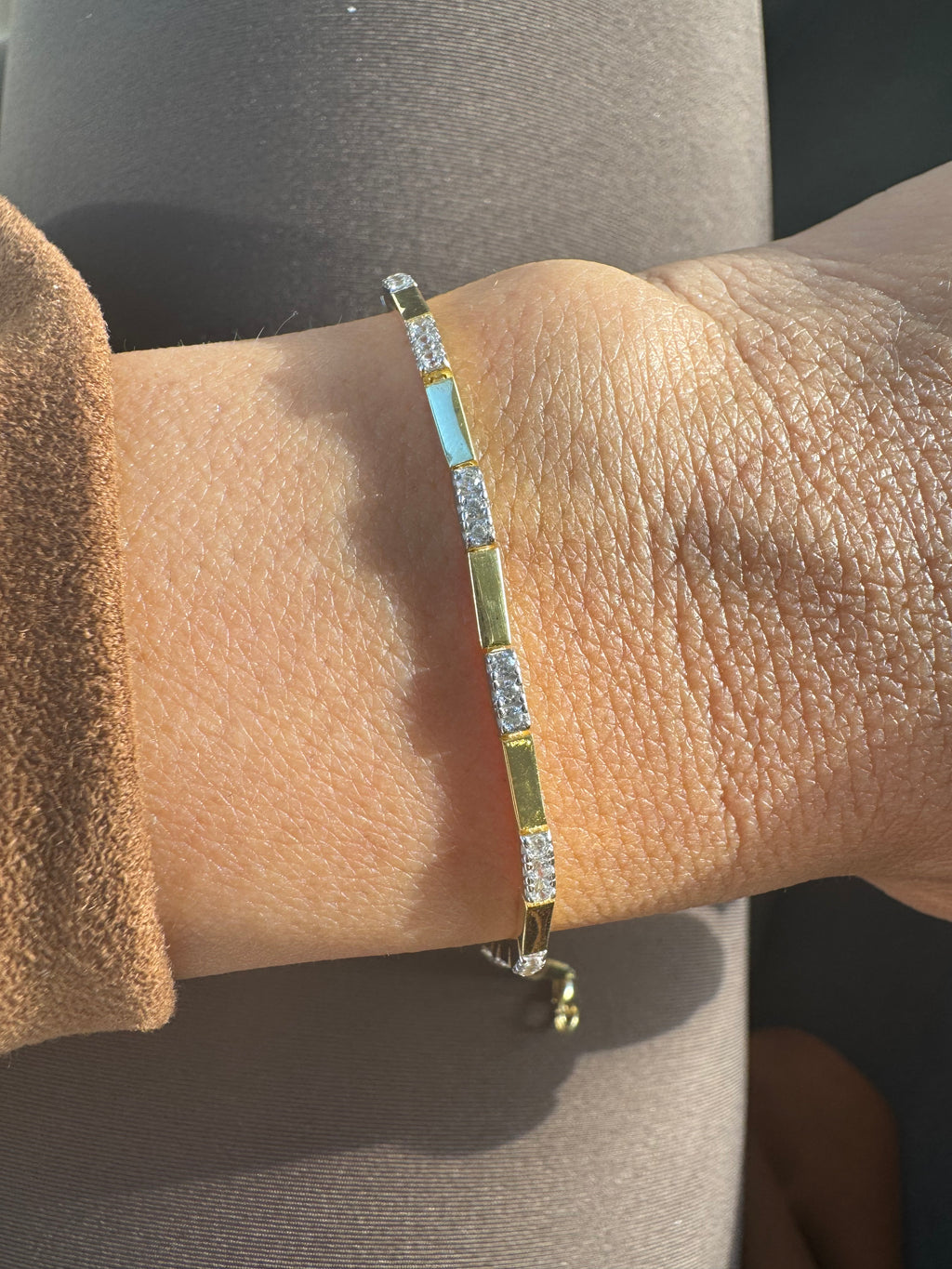 İnce taşlı zarif 925 Ayar gümüş  bileklik