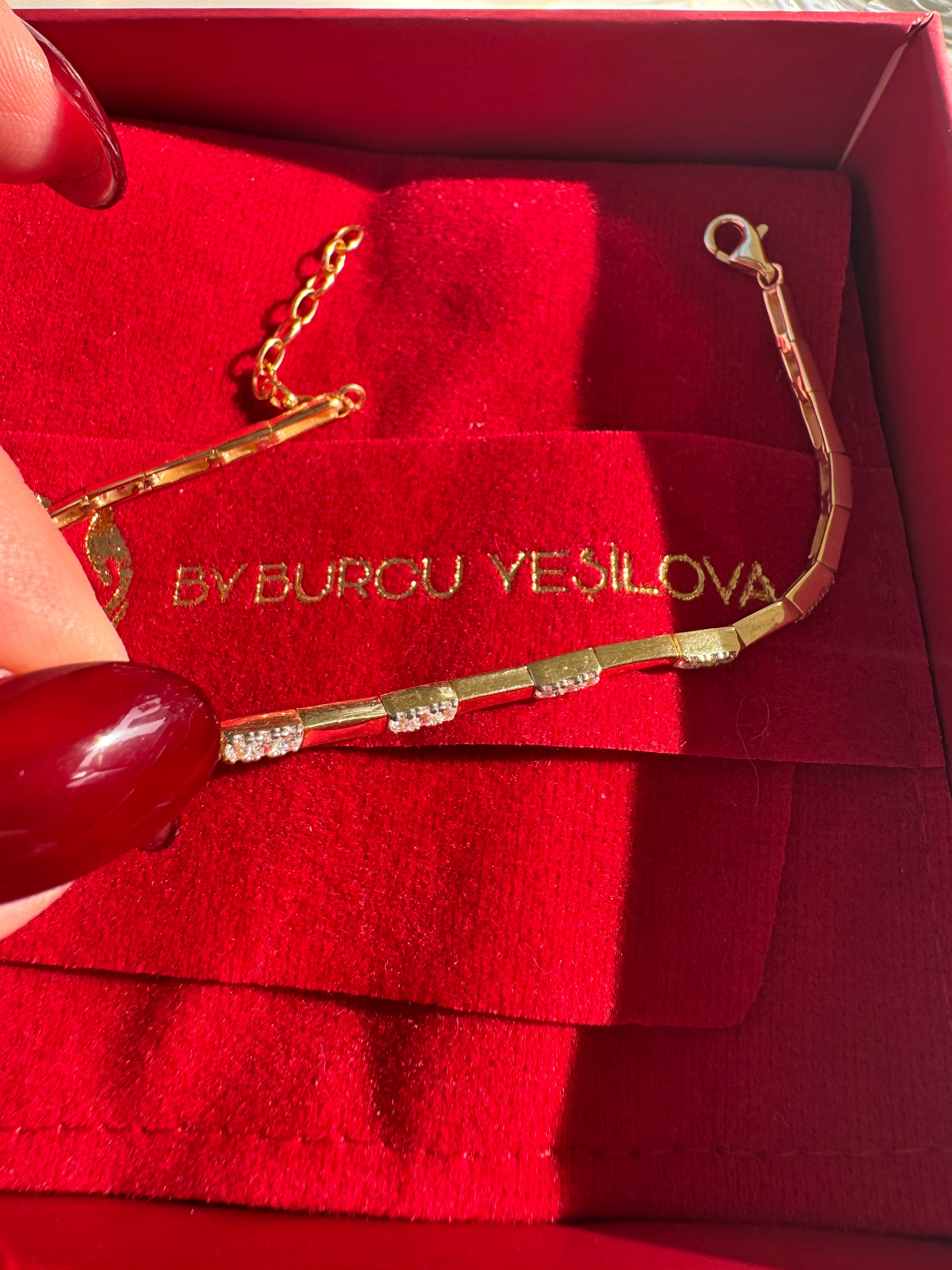 İnce taşlı zarif 925 Ayar gümüş  bileklik