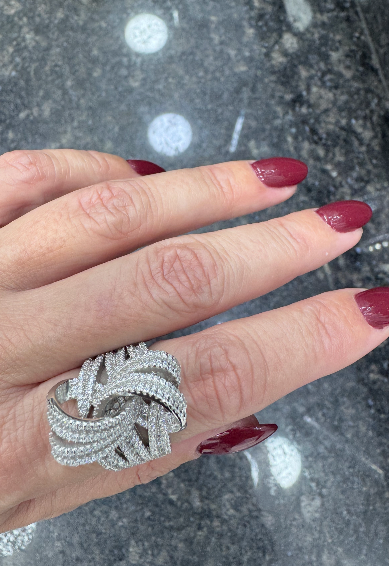 •	925 ayar gümüş Royal Swirl Ring